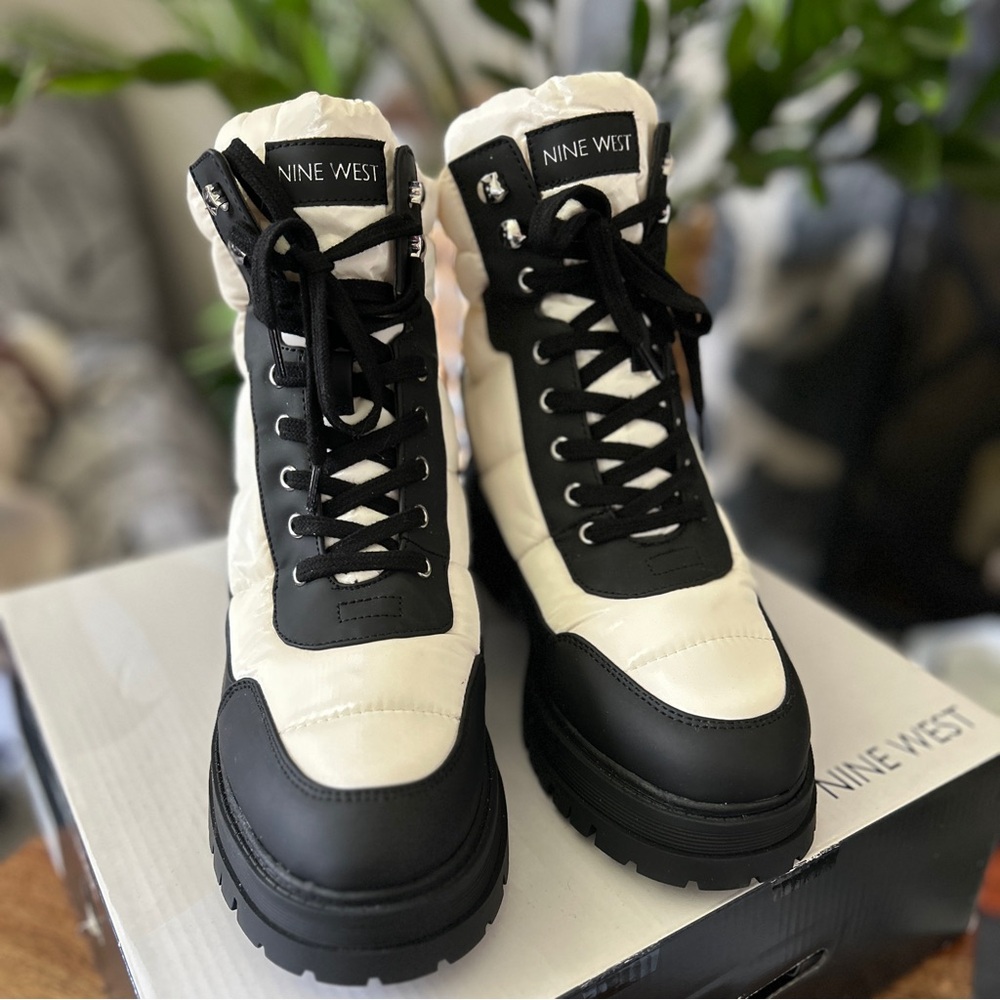 Nine West Women’s Pilar3 Lug Sole Black and White Boots - Picture 9 of 9